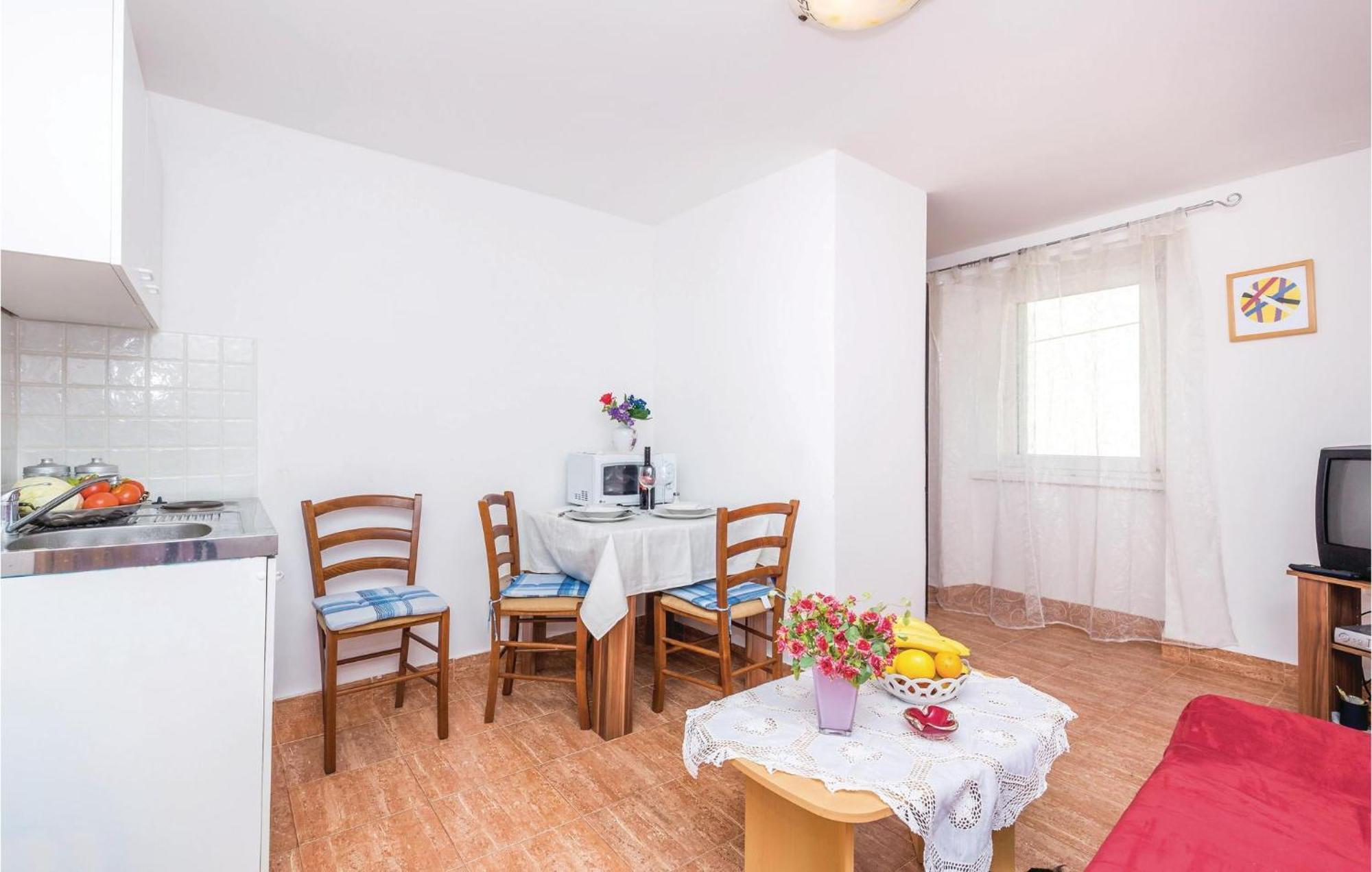 1 Bedroom Nice Apartment In Senj 센 외부 사진